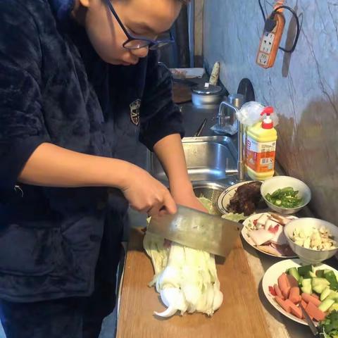 710班黄世博春季第二周爱心餐【家常炒白菜】