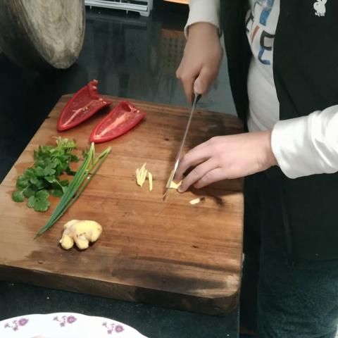 湖师附中710班黄世博第一周爱心餐【清蒸鲈鱼】