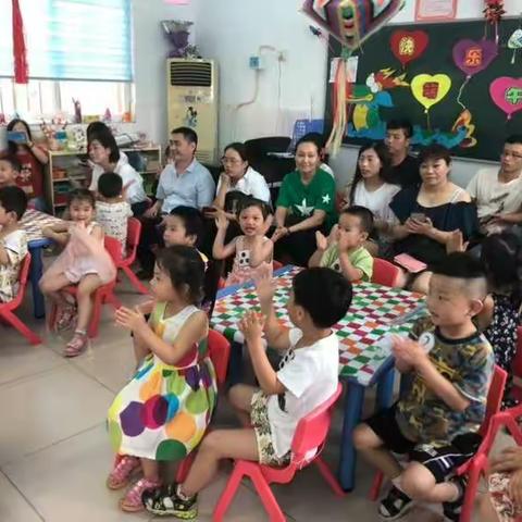 为了让孩子感受“端午节”独特的习俗，我们开张了形式多样，丰富多彩的，欢乐童心，过端午系列活动。