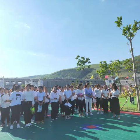 “七彩童年·同交流共成长”——县领导、全县幼儿园书记、园长一行观摩新源二幼