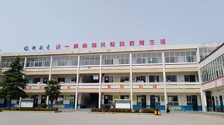 完美教室,和美石小一一一偃师市首阳山石桥小学