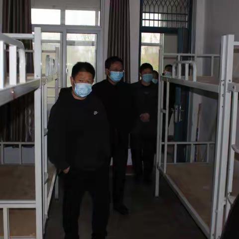 思礼中心校实地检查思礼初中返校复学工作