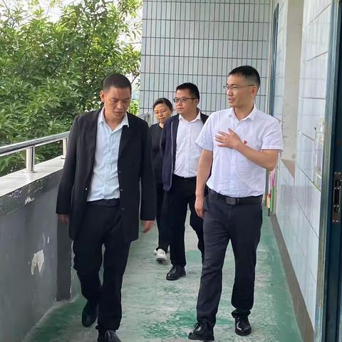 “喜迎二十大 安全要先行”——金声乡政府对金声小学进行国庆假期安全防疫工作督导