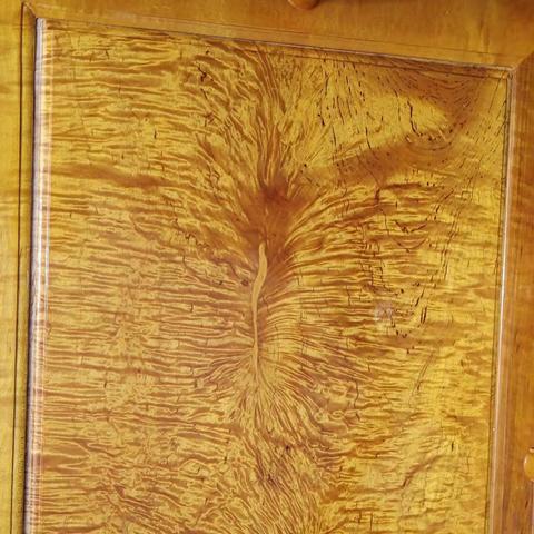 名木雕刻，看得上哪个，请联系我