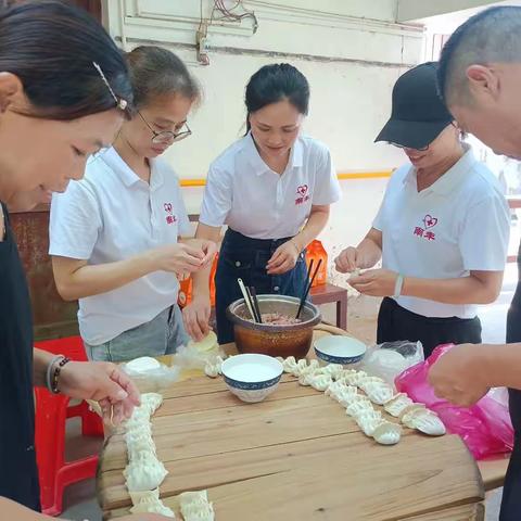 浓浓饺子香，情暖老人心