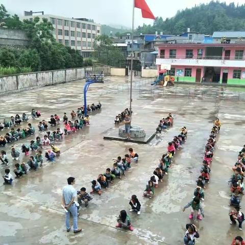 2019年长岭中心学校防震避险应急演练