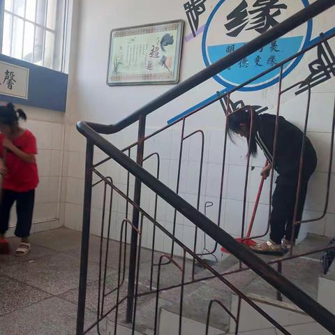 锦屏镇中心完小“小手拉大手助力脱贫攻坚”活动