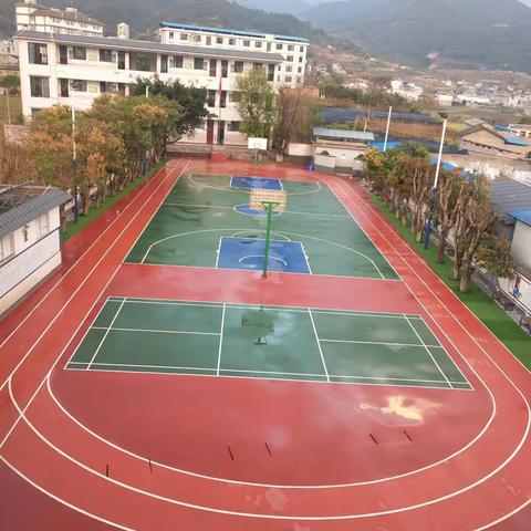 生机盎然的校园——锦屏镇中心完小