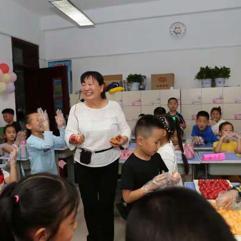 感受传统文化，分享幸福团圆——济南市莱芜第二实验小学一年级9班举办欢庆中秋活动