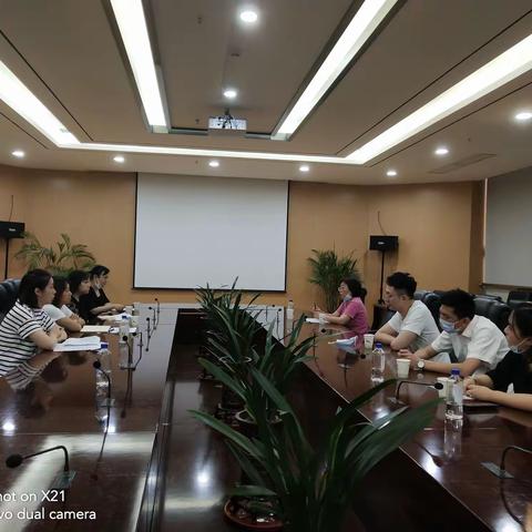 江汉支行召开7-8月运营质效分析会