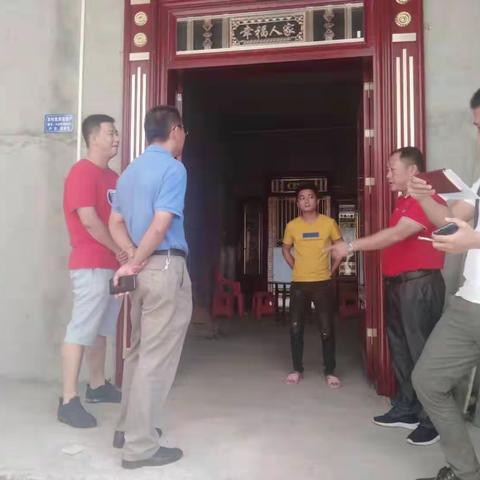 琼山区政府副区长杨大炎深入红旗镇走访贫困户