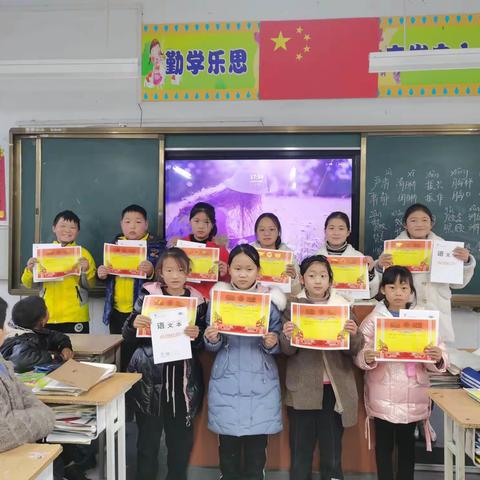 文昌小学四三班  翩翩自在好少年，祖国未来在眼前