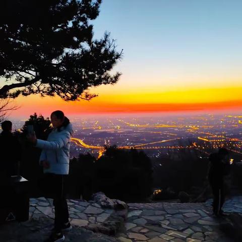 北京香山登高祈福，喜迎2023年元旦佳节