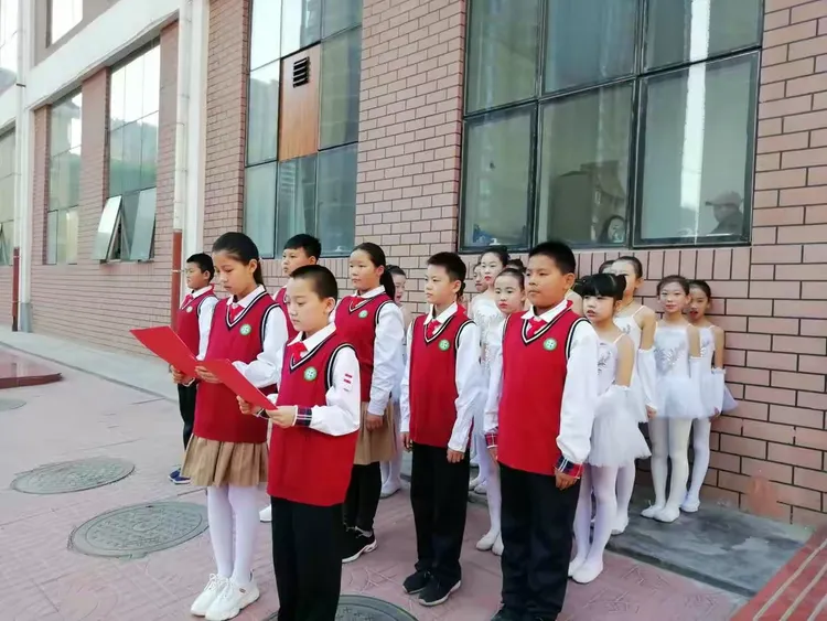 石家庄市现代城小学升旗仪式