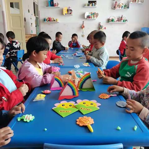 孩子的爱，老师的爱——大二班教师节与爱同行活动。