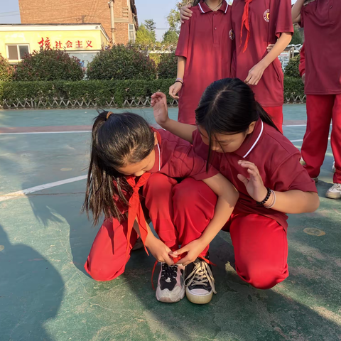 两人三足，欢乐同行--开封市成龙外语学校