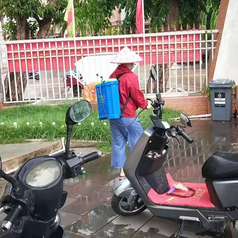 疫情防控    时刻不松——那大镇中心学校开学前校园消毒侧记