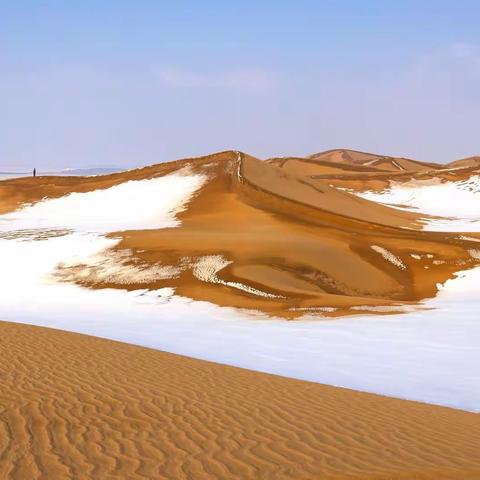2022年立春后的一场瑞雪降落在甘肃省临泽县大地，我们一行三位摄影爱好者来到临泽县一工城戈壁沙漠。