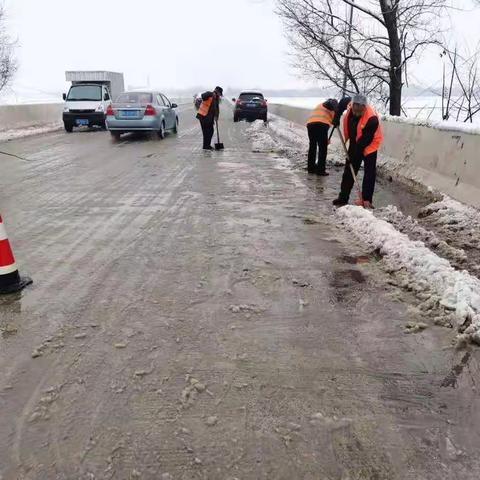 初春迎瑞雪，除雪保畅通