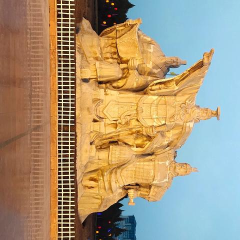 2025年2月19号19点合美口腔临汾分公司部分家人欢聚在侯马市新田广场美高影城观看闻名国内外的立体影片哪吒