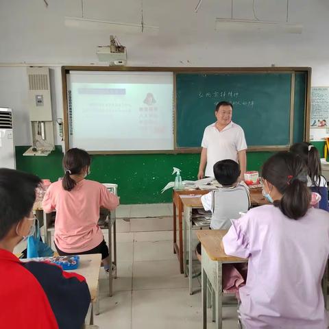 弘扬雷锋精神   做诚信助人好少年