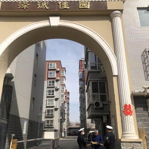 交警宣传进社区 出行安全“驻”民心