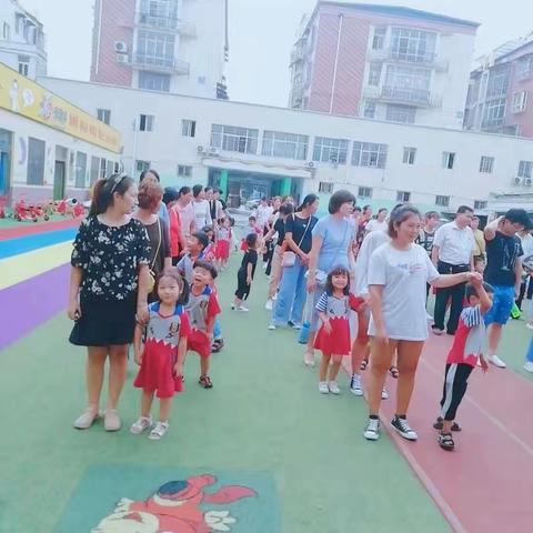 携手共育新苗——启蒙美育幼儿园苗苗1班