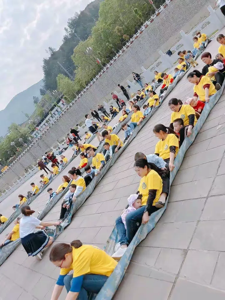 万源市伊斯顿幼稚园,新爱婴早教中心"亲近自然,让爱飞扬"第一届主题