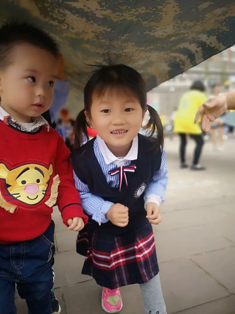 万源市伊斯顿幼稚园,新爱婴早教中心"亲近自然,让爱飞扬"第一届主题