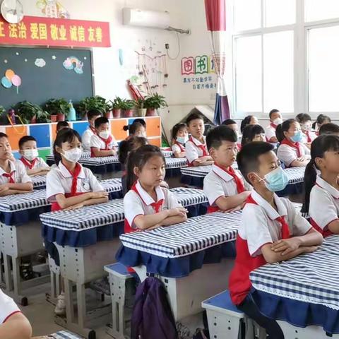 河南省中小学团队课引导示范工程——《红领巾学“两会” 一起向未来》