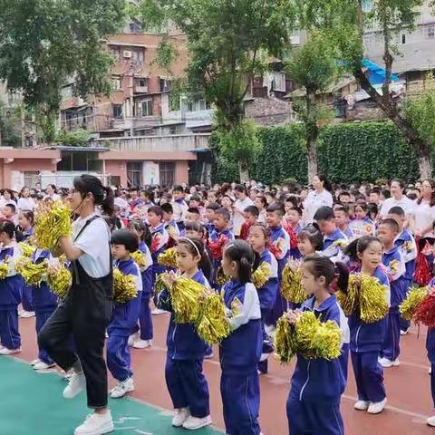 阳光下奔跑，梦想中飞翔——贵阳市市东小学春季运动会圆满成功