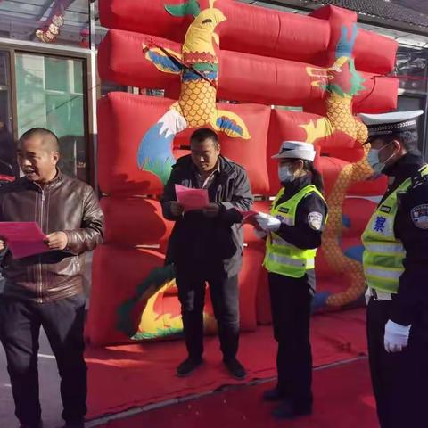 长治市公安局交通警察支队七大队借助婚宴之机宣传交安知识
