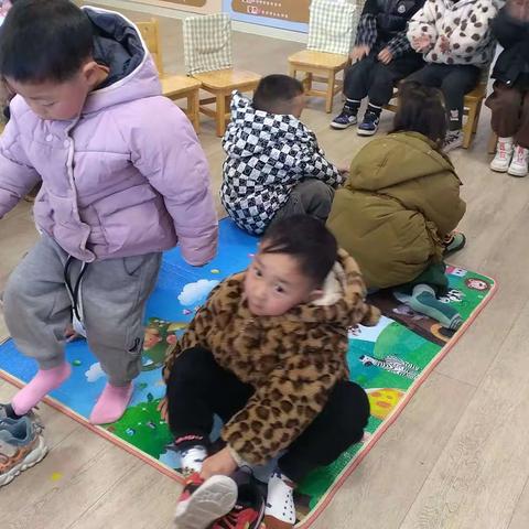 我会穿鞋子——记马桥街道新丰幼儿园小三班穿鞋子比赛活动