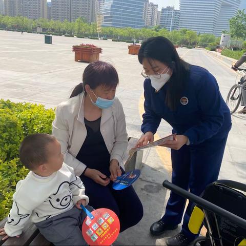 淇滨：消防宣传进广场 防火知识入民心