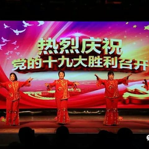 翼城县老体协府前广场蓝莲花 舞蹈队庆重阳文艺展演