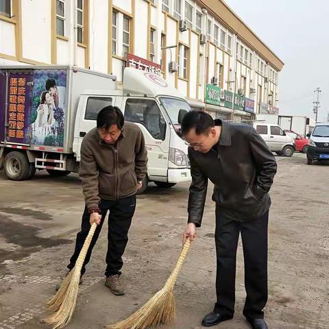 医保局全体干部职工参加全民洗城活动