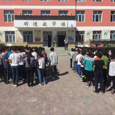 甘河子镇中心学校巡查记录 执行校长:李刚 巡查人员:景云 亚森江 张琛