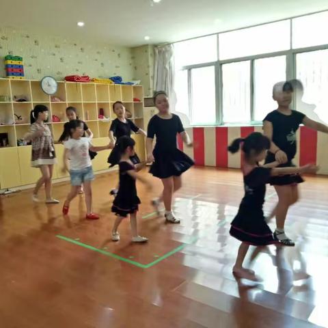 雨艺拉丁舞2017.7暑期二期入门班结束啦！