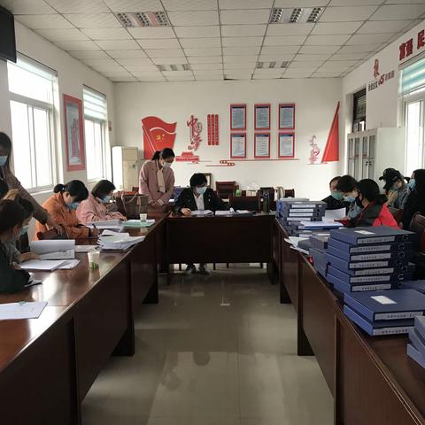 区爱卫办检查指导梁苑办事处及各社区国家卫生城市档案资料整理工作