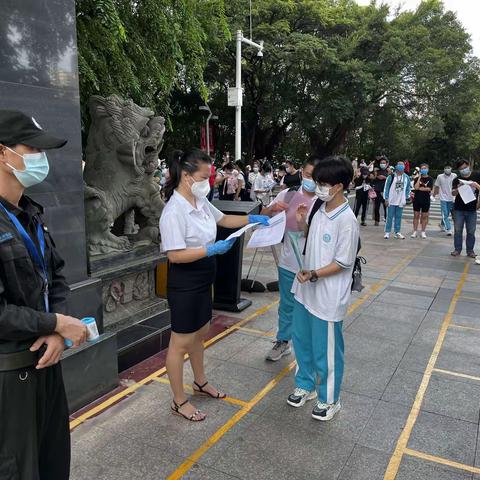 暖心护航 共赴校园丨我校教师志愿者助力开学