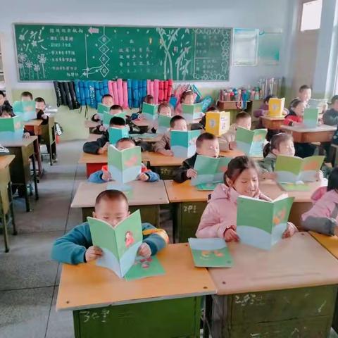 以读书为快乐，伴书香而成长——英小一（1）班阅读篇