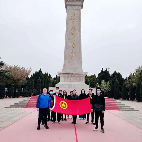 水冶街道团员青年瞻仰烈士陵园