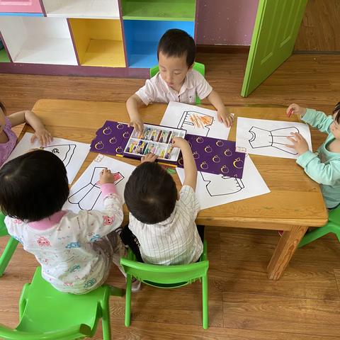 英才幼儿园小二班周主题——夏天来了