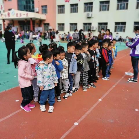 爱与陪伴，见证成长——职专幼儿园“家长开放日”活动纪实