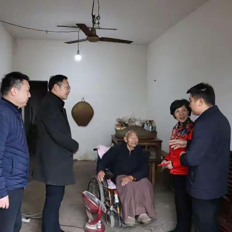 渝北区政协主席邓孝明带队走访慰问大盛镇老党员