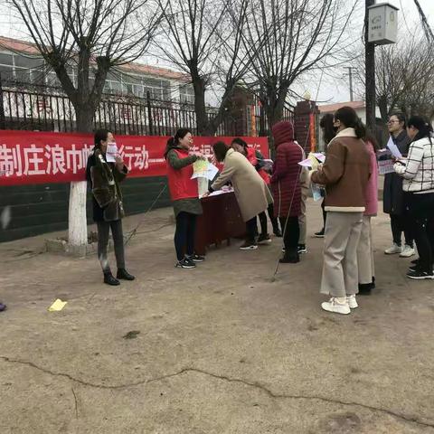 南坪镇妇联开展“三八”妇女维权暨“建设法治南坪，巾帼在行动-----平安幸福家庭与法同行”主题活动