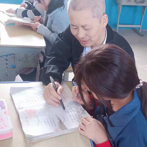 【接渡镇东畈小学】推门听课，以听促教——接渡镇东畈小学推门听课活动