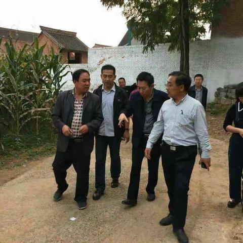 长治十中帮扶工作队深入黄山乡帮扶点簸箕掌村调研