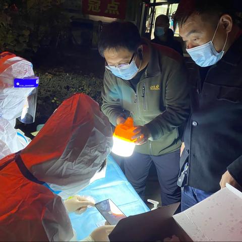 康安街道迅速行动 连夜开展核酸检测工作