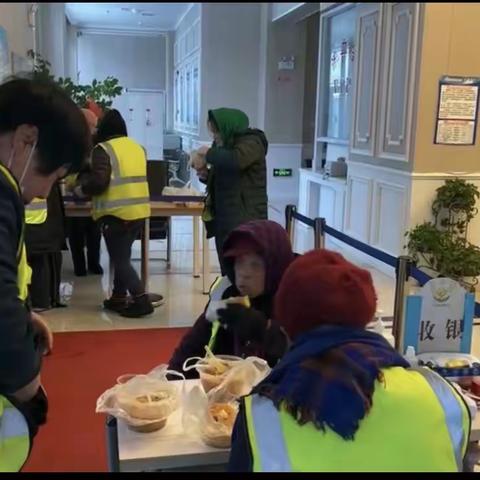 寒冬送温暖 区人大代表爱心献给环卫工人